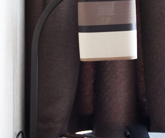 اتاق لوکس, Smolka