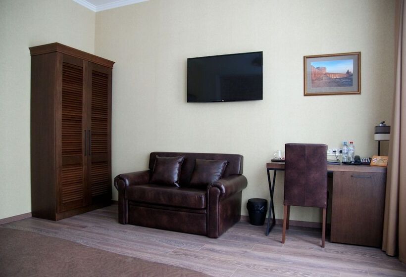 اتاق لوکس, Smolka