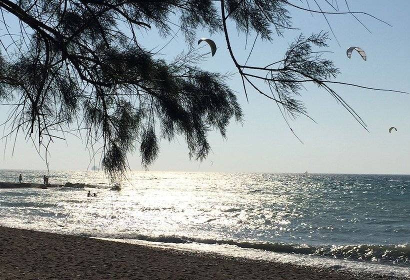 غرفة قياسية مطلة على الجبل, Nikos Ikies