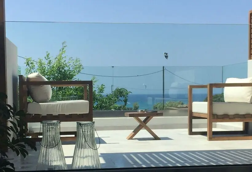Deluxe-huone, Nikos Ikies