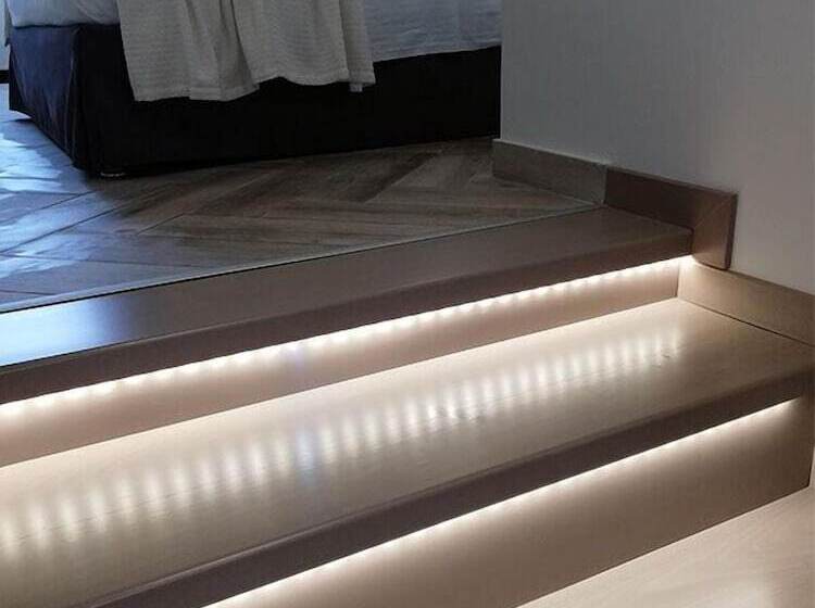 غرفة ديلوكس, Nikos Ikies