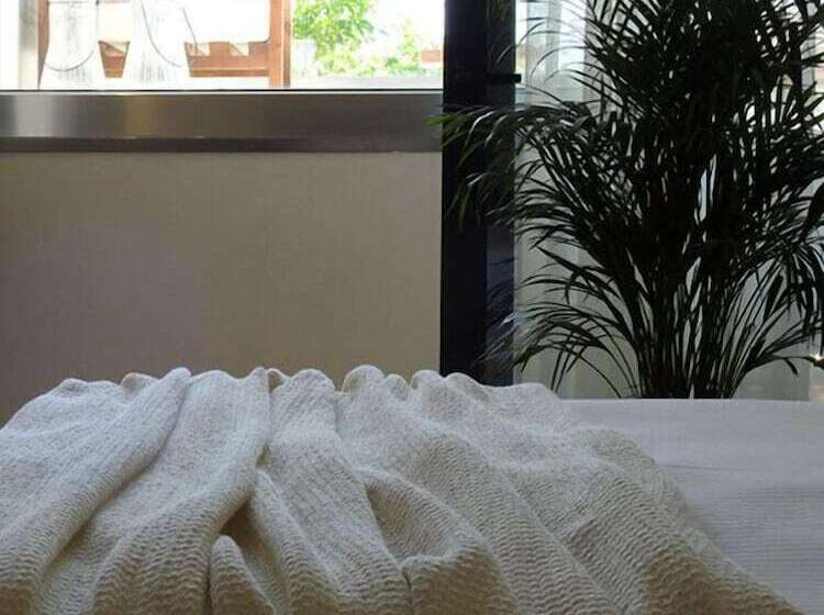 غرفة ديلوكس مطلّة علي البحر, Nikos Ikies