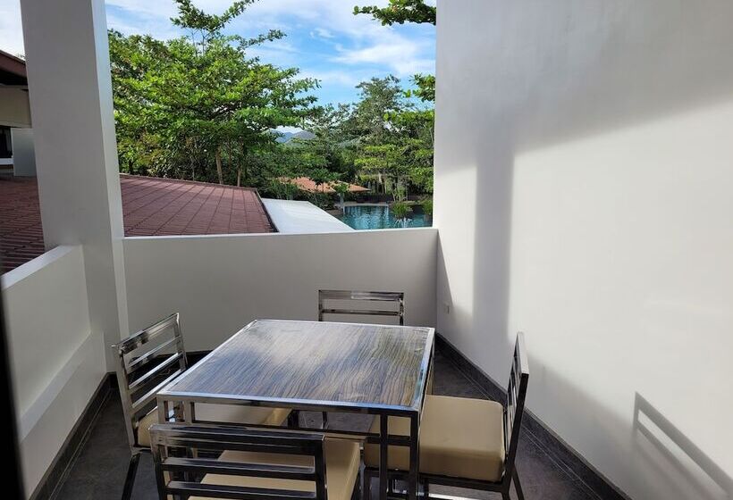 חדר סטנדרט נוף לבריכה, Fernvale Leisure Club And Resort