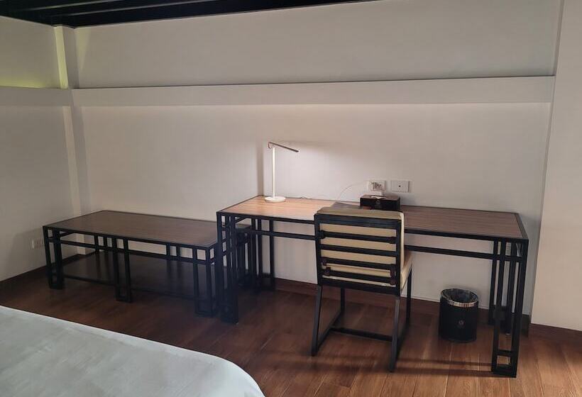 חדר סטנדרט נוף לבריכה, Fernvale Leisure Club And Resort