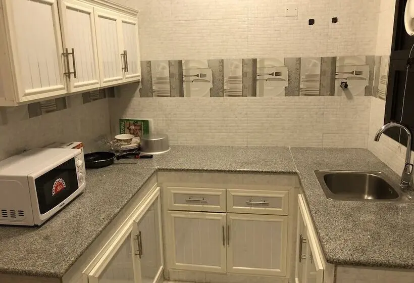 آپارتمان 1 خوابه, Star House
