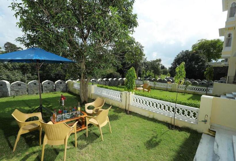 غرفة قياسية مطلّة علي الحديقة, The Everest Hill Resort