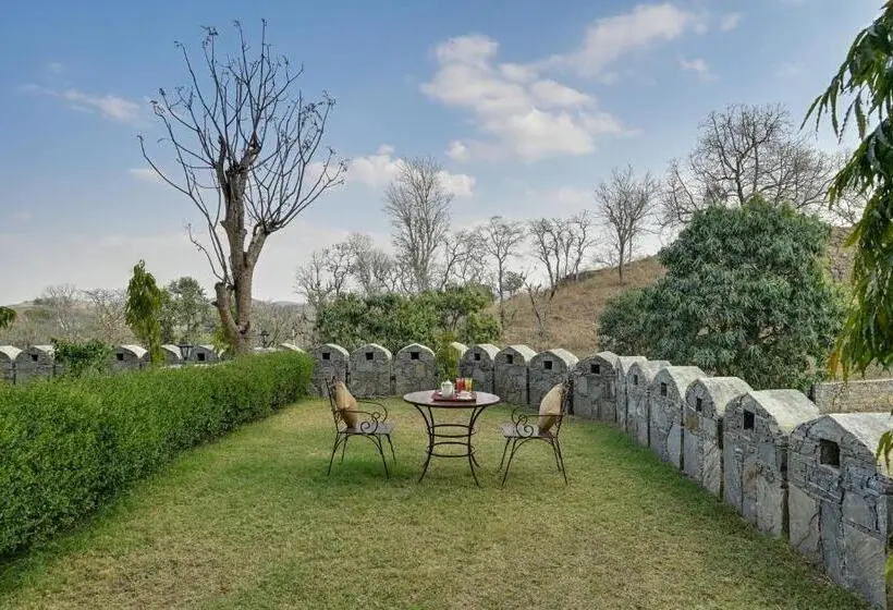 اتاق استاندارد با چشم‌انداز باغ, The Everest Hill Resort