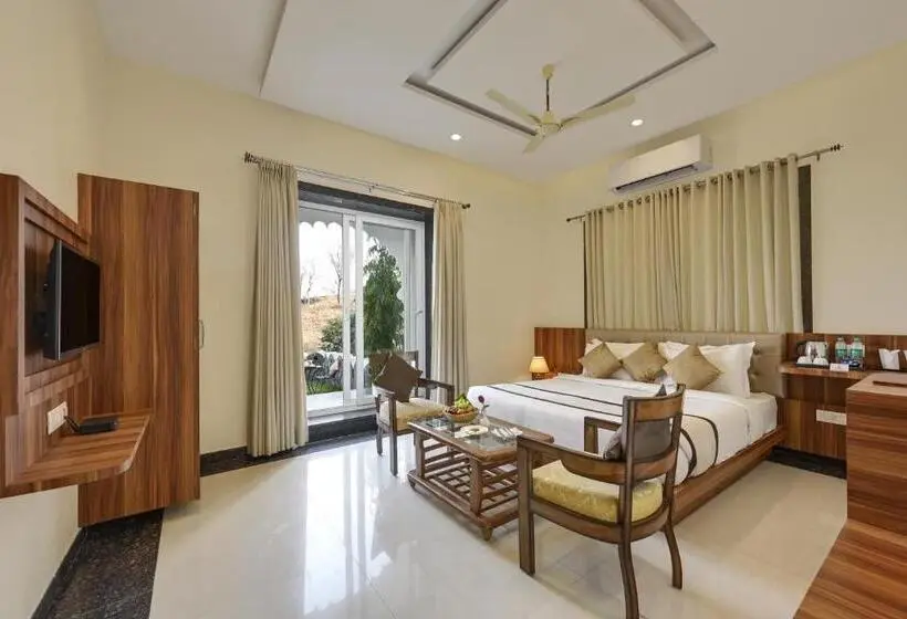 اتاق استاندارد با چشم‌انداز باغ, The Everest Hill Resort
