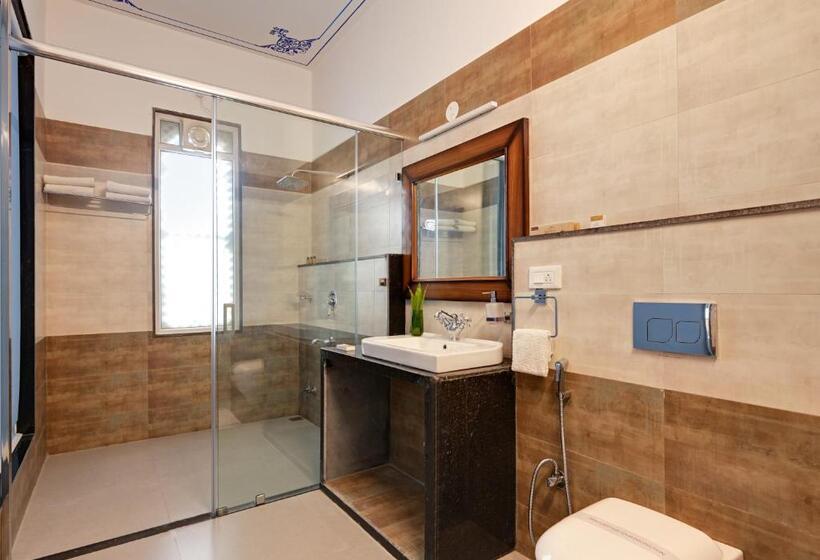 جناح سوبيريور, The Everest Hill Resort