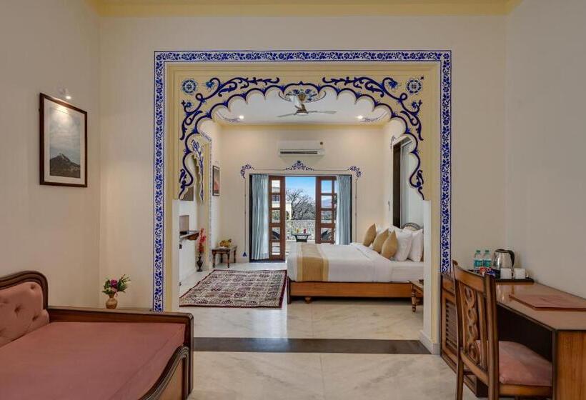 جناح سوبيريور, The Everest Hill Resort