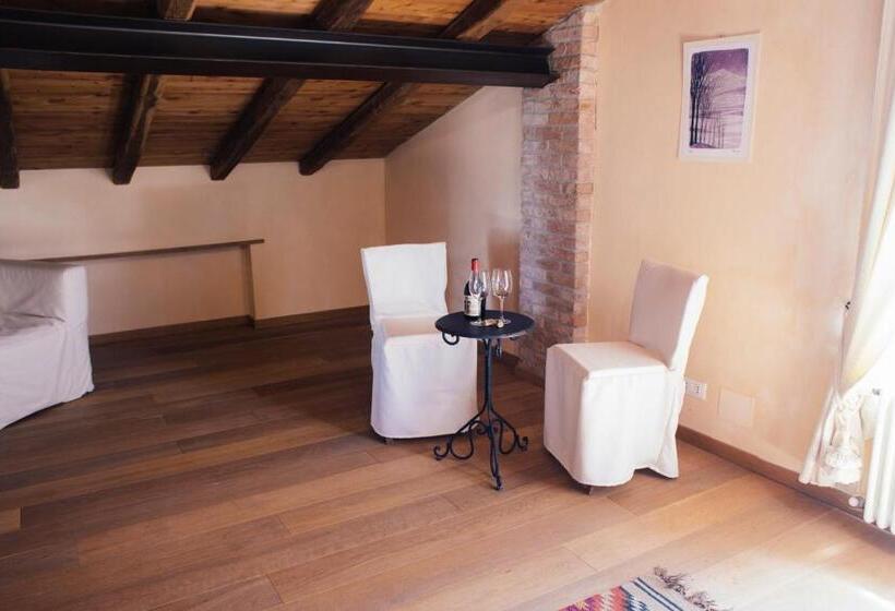 חדר סטנדרט לארבעה, Agriturismo La Burlanda