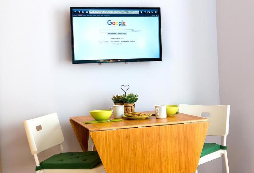 Studio Standard, Emerald Suite