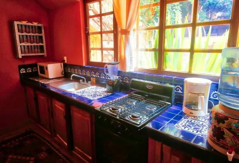 Standard-studio, Casa Encantada