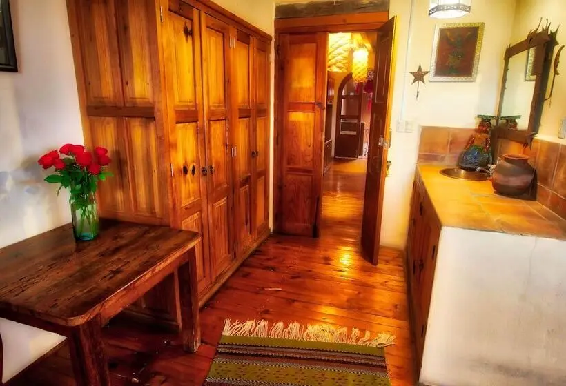Deluxe Neljän Hengen Huone, Casa Encantada