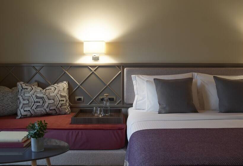 豪华湖景房, The Lake