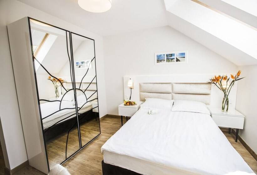 اتاق استاندارد, The Sun By Lubicz