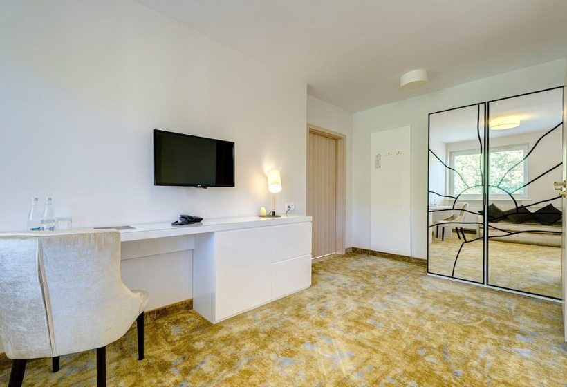 اتاق خانوادگی, The Sun By Lubicz