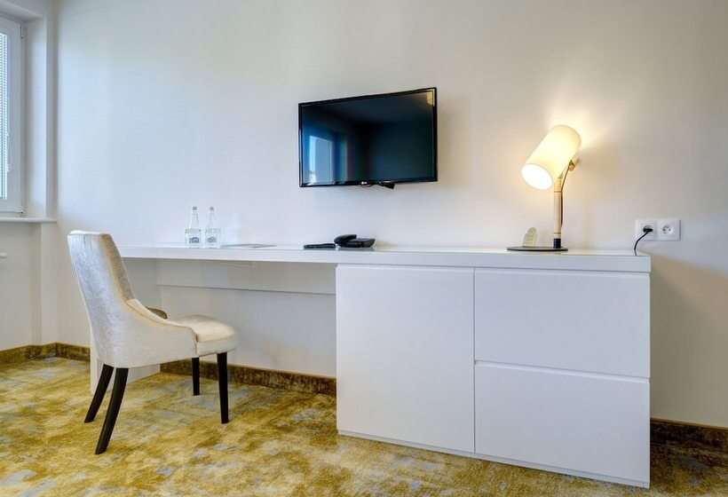 اتاق خانوادگی, The Sun By Lubicz