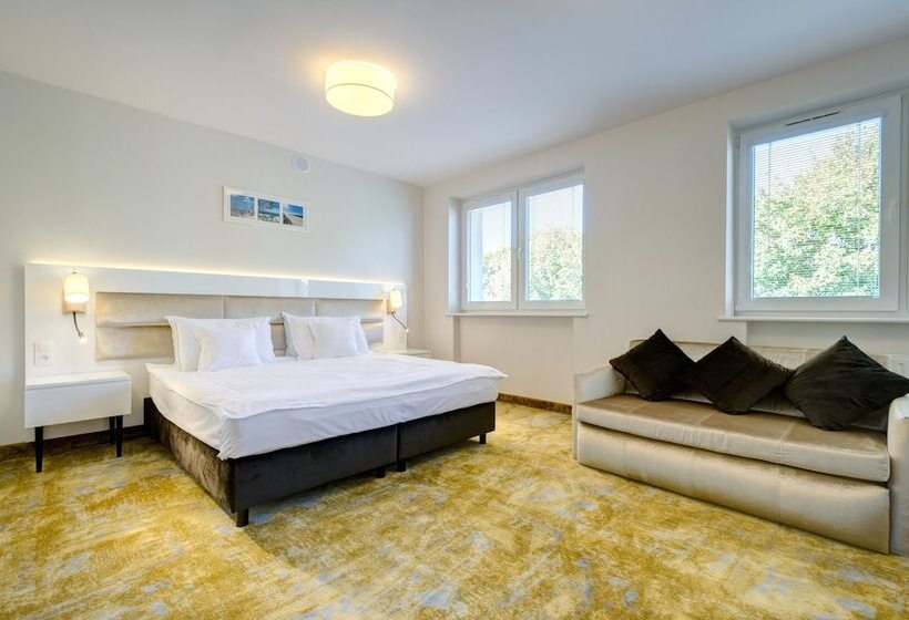 اتاق خانوادگی, The Sun By Lubicz