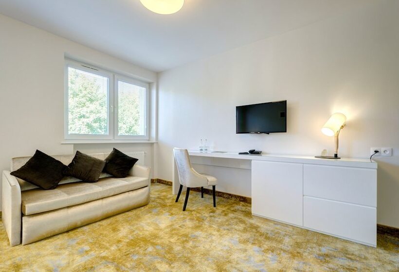 اتاق خانوادگی, The Sun By Lubicz