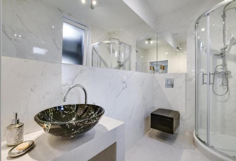 اتاق لوکس, Savoy Mariacka Apartments