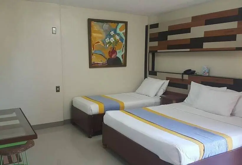 Deluxe Kolmen Hengen Huone, The Palacio De Laoag