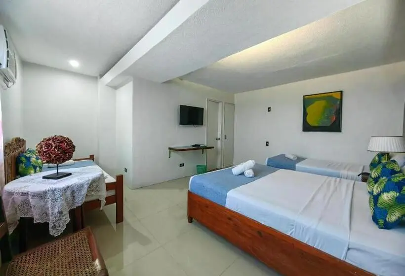Deluxe Neljän Hengen Huone, The Palacio De Laoag