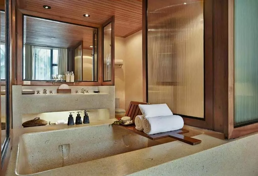 سوییت جونیور با چشمانداز دریاچه, Anantara Hua Hin Resort