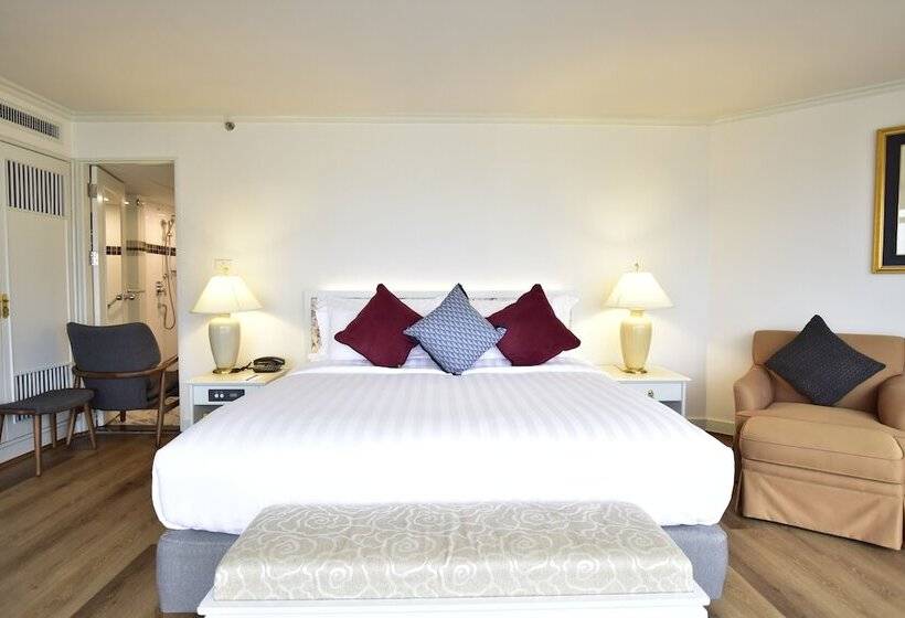 سوئیت با چشمانداز رودخانه, Grand China Bangkok