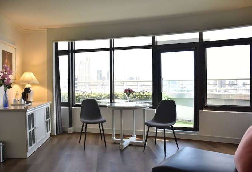 سوئیت با چشمانداز رودخانه, Grand China Bangkok