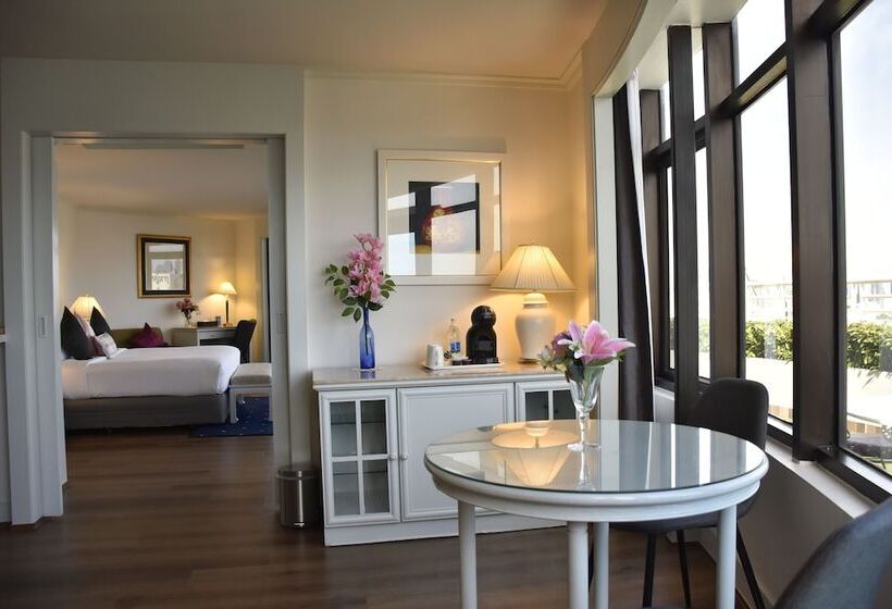 سوئیت با چشمانداز رودخانه, Grand China Bangkok