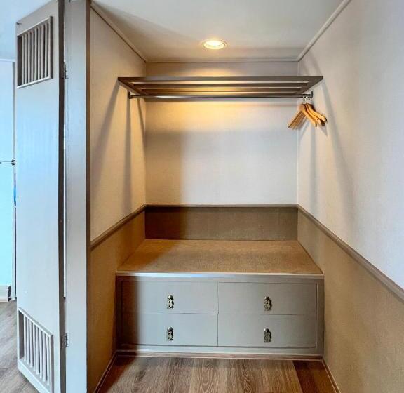 اتاق لوکس با تخت بزرگ, Grand China Bangkok