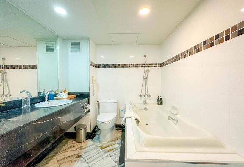 سوئیت با چشمانداز رودخانه, Grand China Bangkok