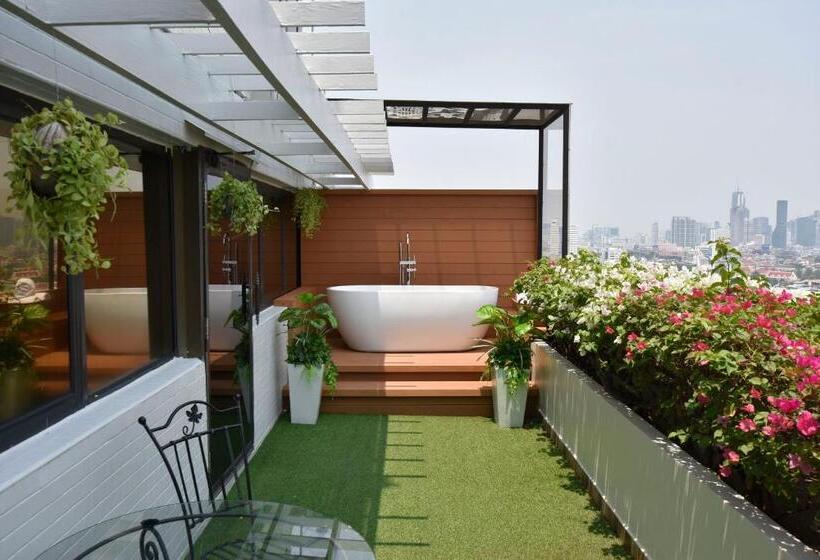 سوئیت با وان آب گرم, Grand China Bangkok