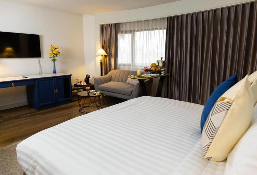 سوئیت با وان آب گرم, Grand China Bangkok