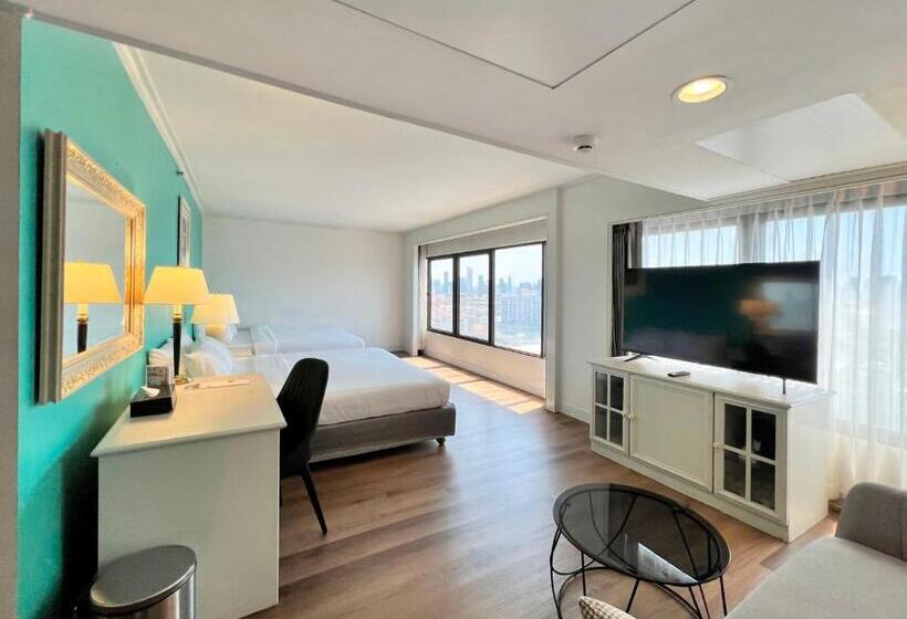 Junior suite with river view, Grand China Bangkok