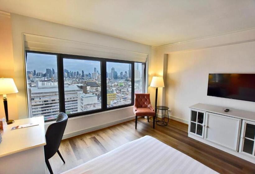 Deluxe room with river view, Grand China Bangkok