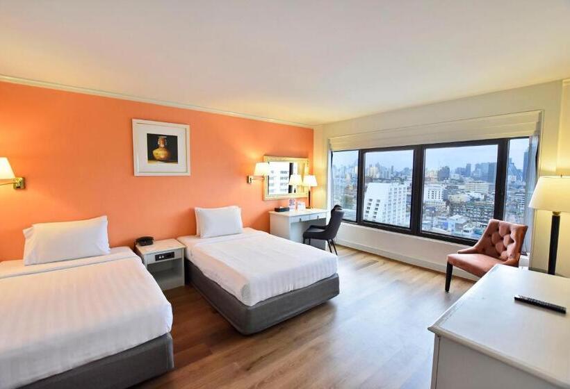 Deluxe room with river view, Grand China Bangkok