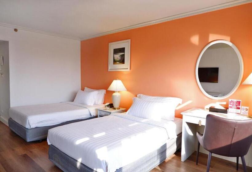 Deluxe room with river view, Grand China Bangkok