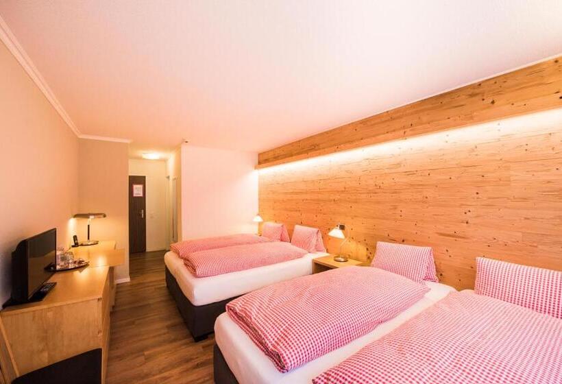 חדר סטנדרט לארבעה, Weisses Kreuz