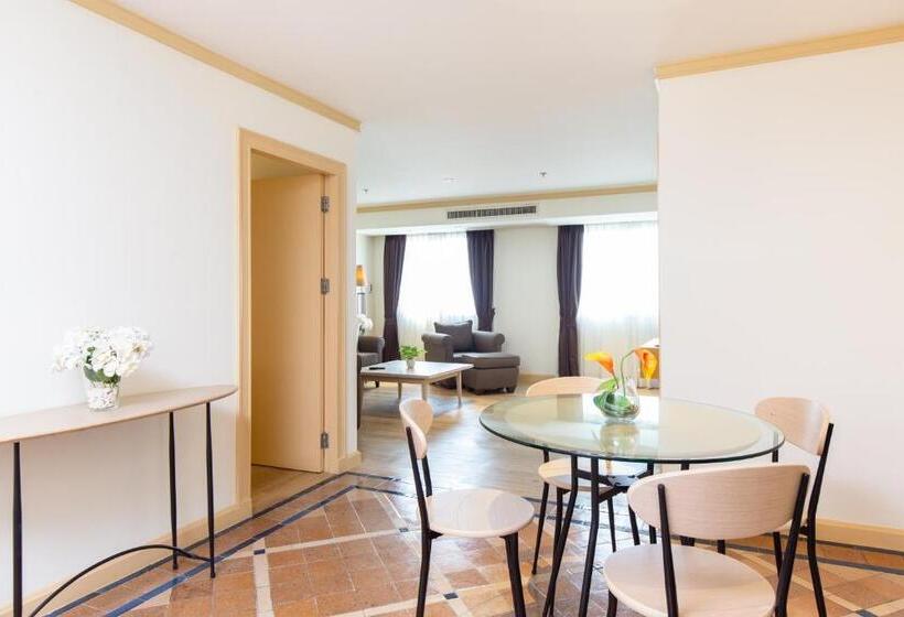 Quarto Deluxe, Riverfront Bangkok