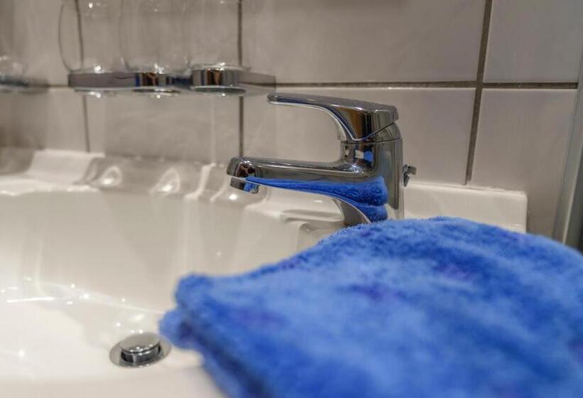 Classic room with balcony, Altkölnischer Hof