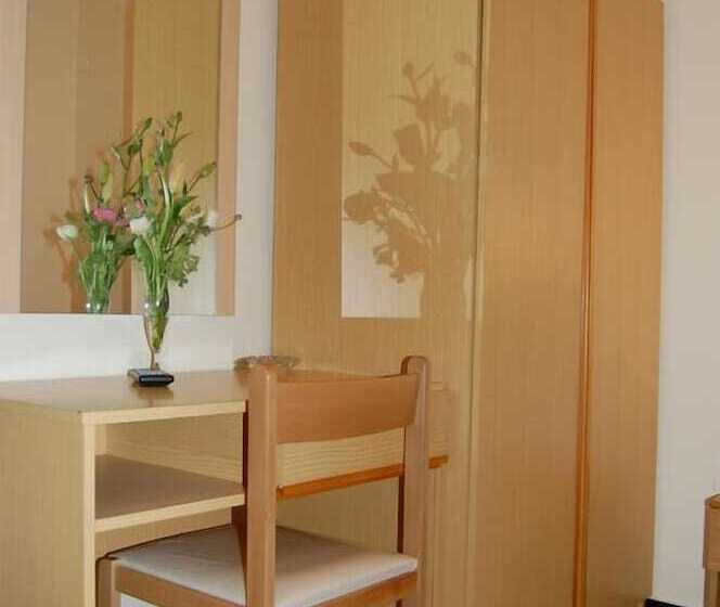 标准单人间, Aurora