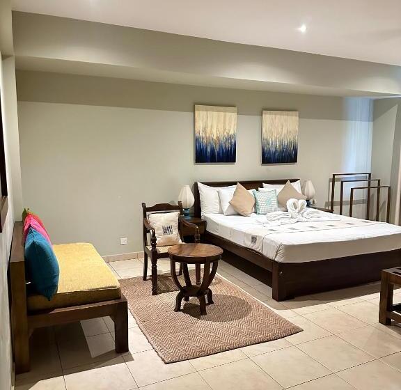 جناح, Beach Front By Kay Jay