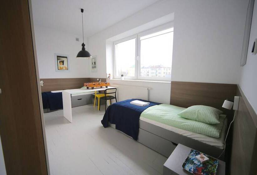 Номер Стандарт с Балконом, Sport Hostel Chodakowska Warszawa