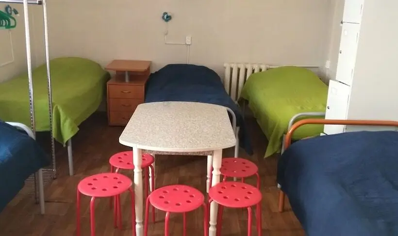 اتاق خانوادگی, All Seasons   Hostel