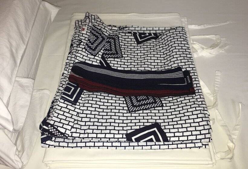 三人经典房间, Biwako Hira