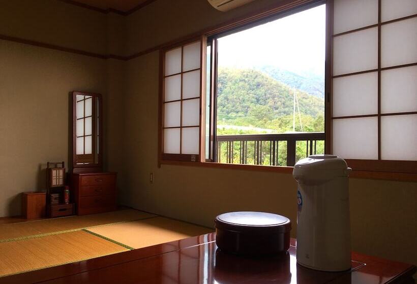 三人经典房间, Biwako Hira