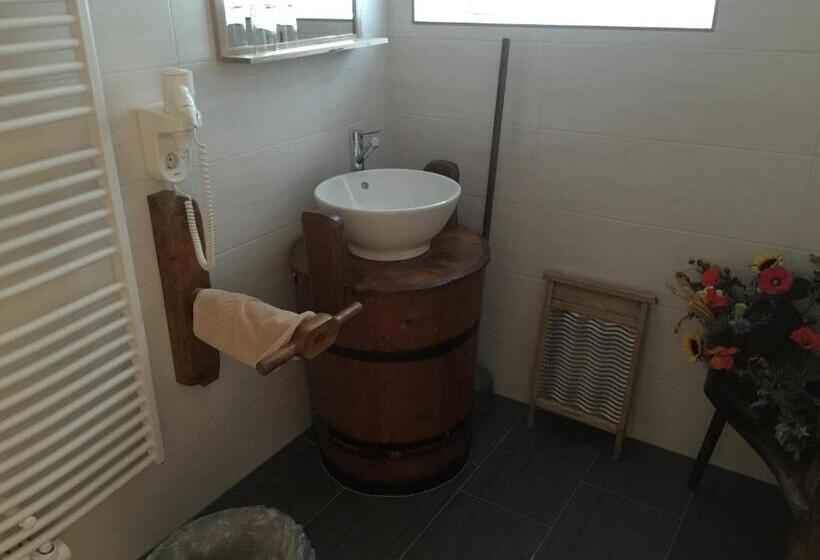 Номер Стандарт, Digitales Event & Hochzeitshotel Zum Grünen Baum