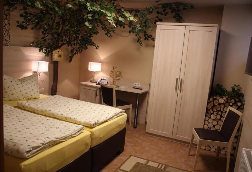 Номер Комфорт, Digitales Event & Hochzeitshotel Zum Grünen Baum